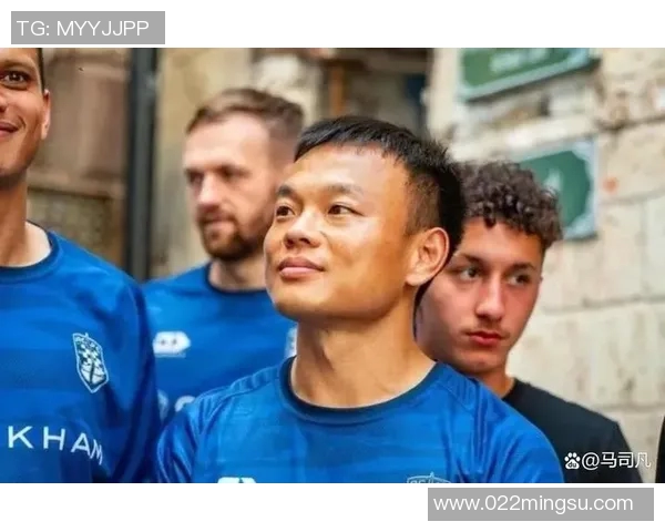 曾是足球球星如今转行打拳击 他是如何从绿茵场走向拳台的