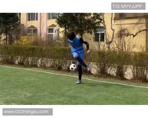 模仿足球明星奔跑姿势训练技巧提升速度与灵活性的方法 模仿足球明星奔跑姿势训练技巧提升速度与灵活性的方法