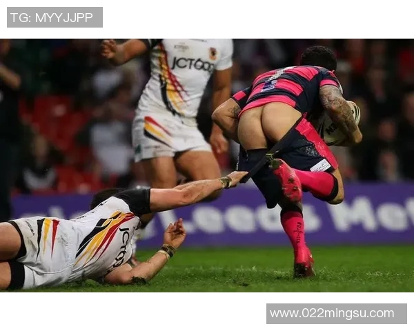 足球场上的爆笑瞬间 球星们的尴尬时刻让人捧腹大笑