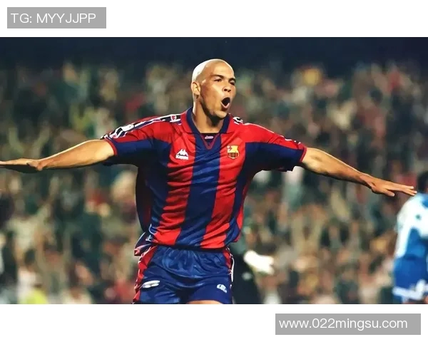 足球巨星的传奇征程与成就解析：从早期拼搏到巅峰时刻的光辉历程